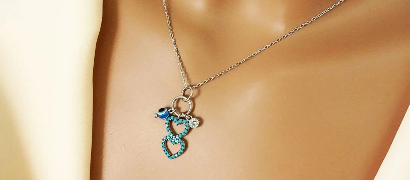 Υπάλληλος κοσμηματοπωλείου έβαλε «φωτιά» σε γάμο - Μπέρδεψε τα δώρα συζύγου και φιλενάδας